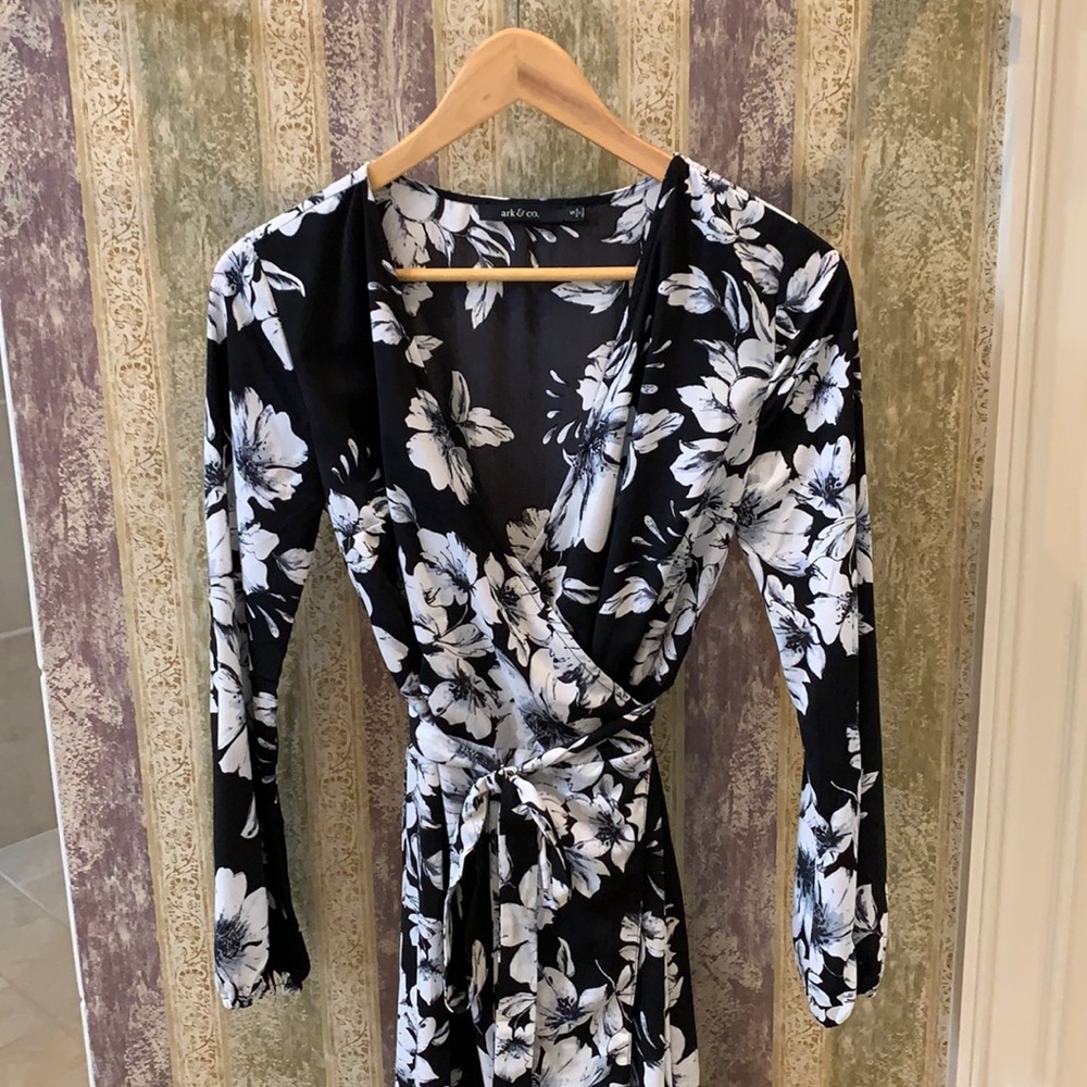 Beautiful Floral Black and White Maxi Dress Size Small